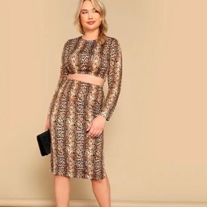 ‫Plus Crop Snakeskin Fitted Top & Pencil Skirt Set
